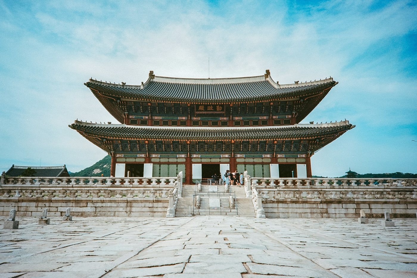 Salón del trono Geunjeongjeon en el palacio Gyeongbokgung de Seúl