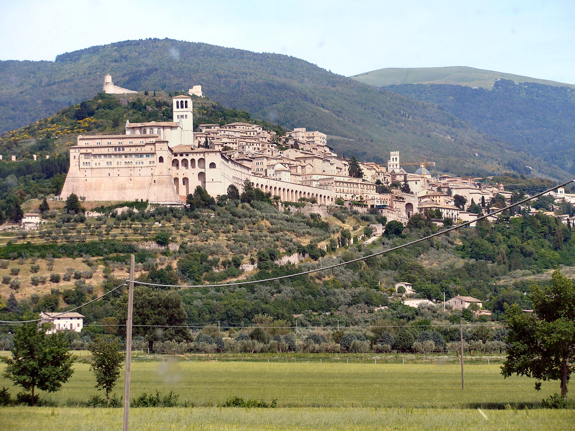Panorámica de Asís sobre la campiña de Umbría