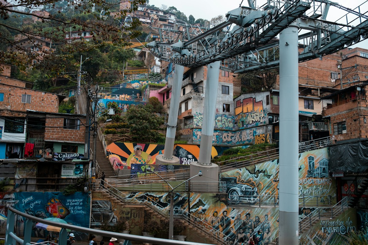 Murales de graffiti en la Comuna 13 de Medellín